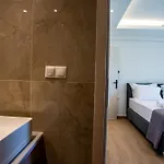 Thea Apartment *